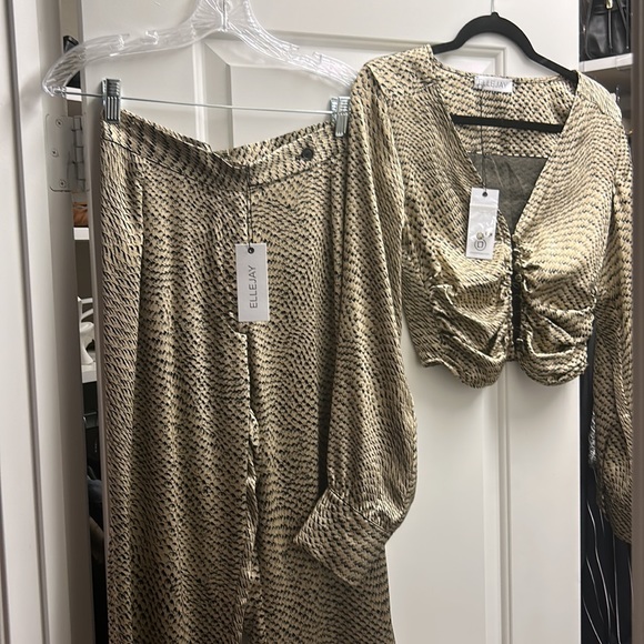 ELLEJAY CAT BLOUSE and NICOLE Pants - Picture 13 of 13